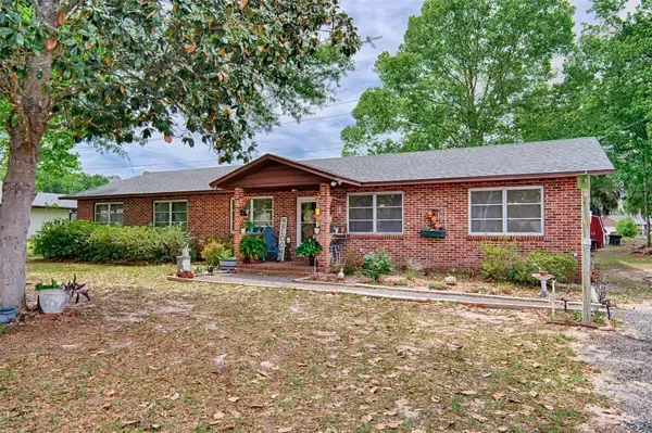 Ranch home on a wooded lot in Keystone Heights, Florida